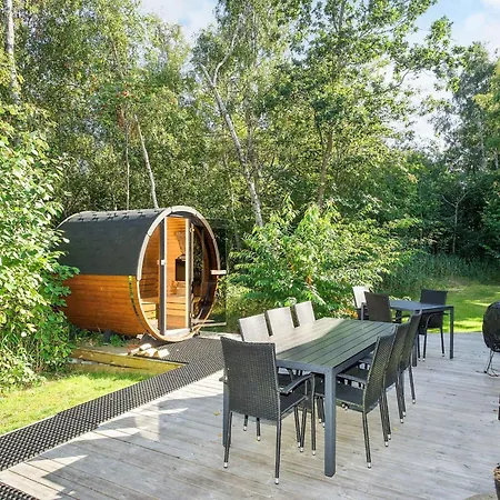 8 Person In Vig-by Traum Vig